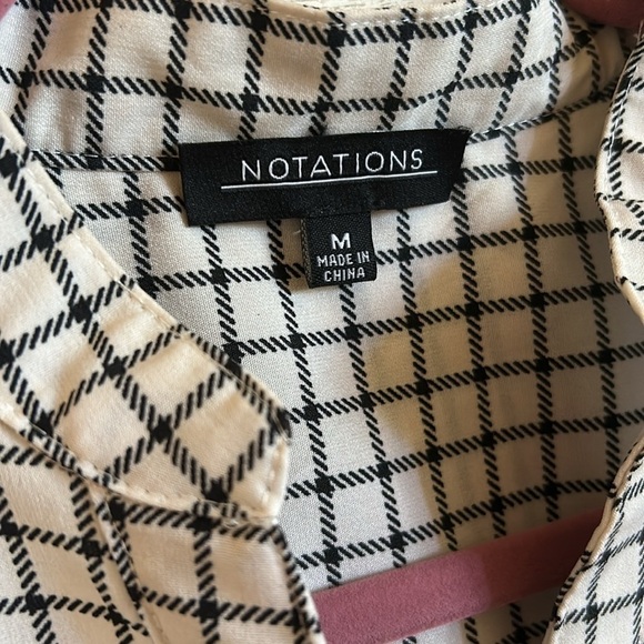 NOTATIONS Button Sleeveless Blouse | SIZE M - Picture 5 of 5